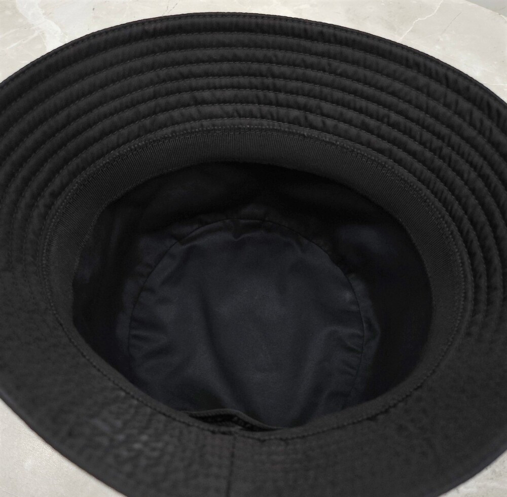 [럭스유] 프라다 삼각로고 리나일론 버킷햇 M