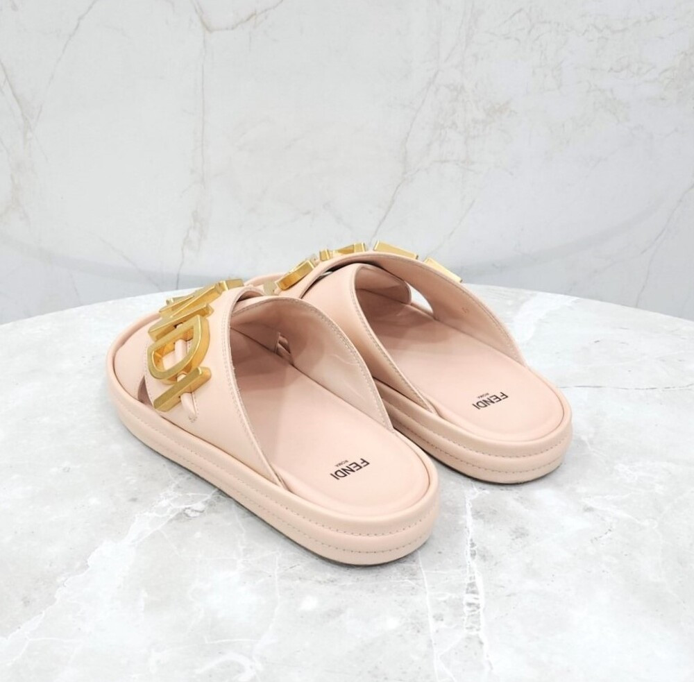 [럭스유] 37 / 펜디 그라피 메탈로고 슬라이드 샌들 8X8289