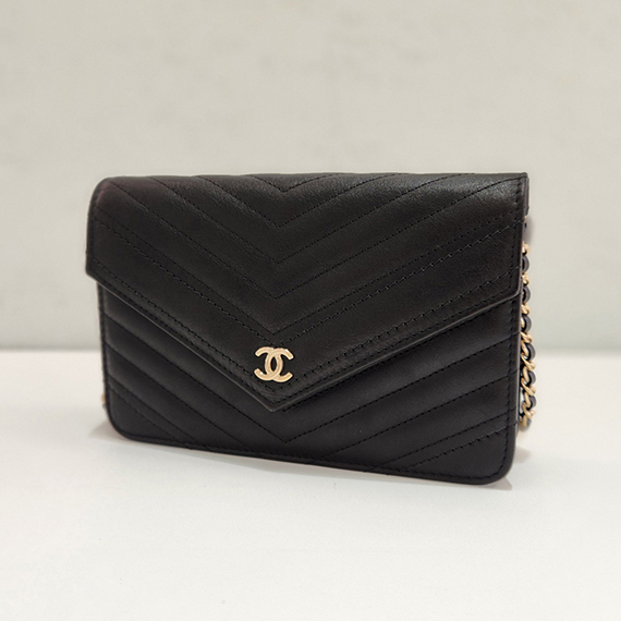 샤넬 쉐브론 WOC 미니 크로스배 26번대 A84350