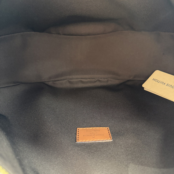 루이비통 루프 호보 숄더백 24년 전시상품급 M46311