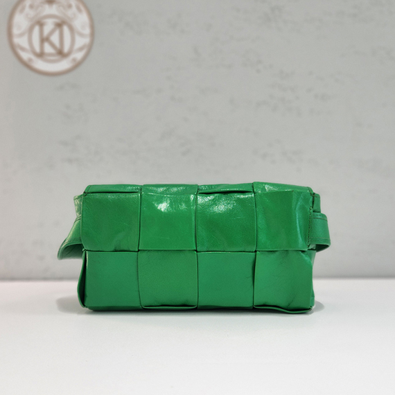 보테가베네타 카세트 레더 패러킷 크로스백 651053