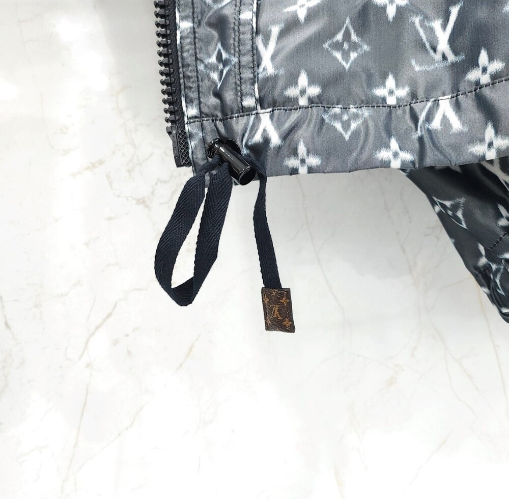 [럭스유] 38 / 루이비통 모노그램 윈드브레이커 자켓 1A6193