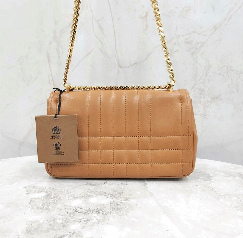 [럭스유] 버버리 TB 퀄팅 램스킨 롤라 체인백 8059514