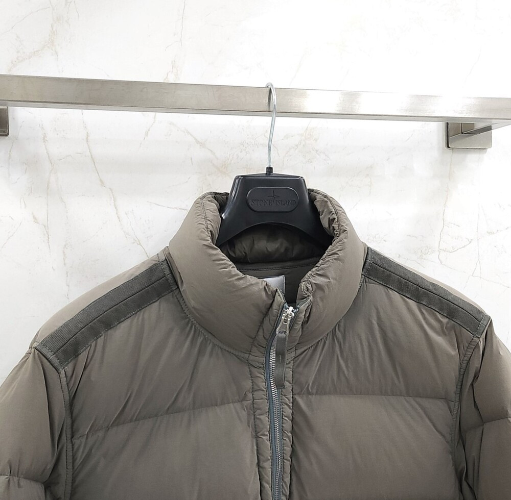 [럭스유] L / 스톤아일랜드 심리스 터널 TC 다운 패딩 머스크 그린 811543028