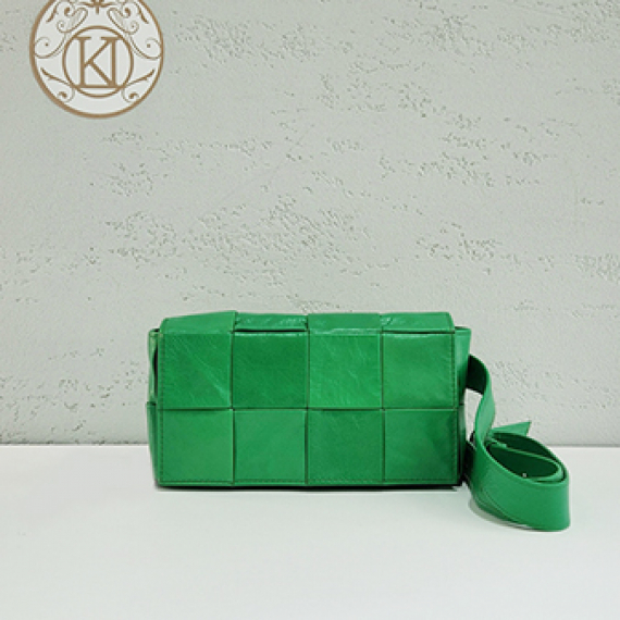 보테가베네타 카세트 레더 패러킷 크로스백 651053