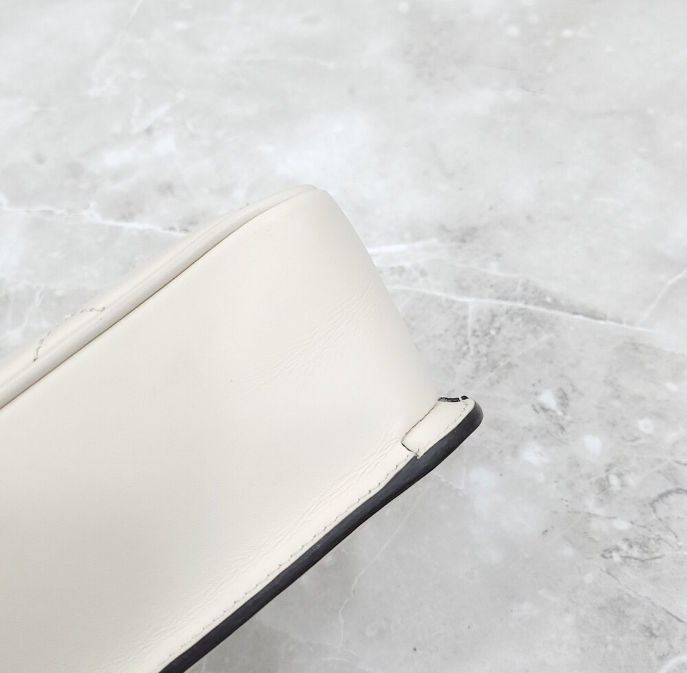 [럭스유] 구찌 화이트 인터로킹 G 체인 숄더백 740834