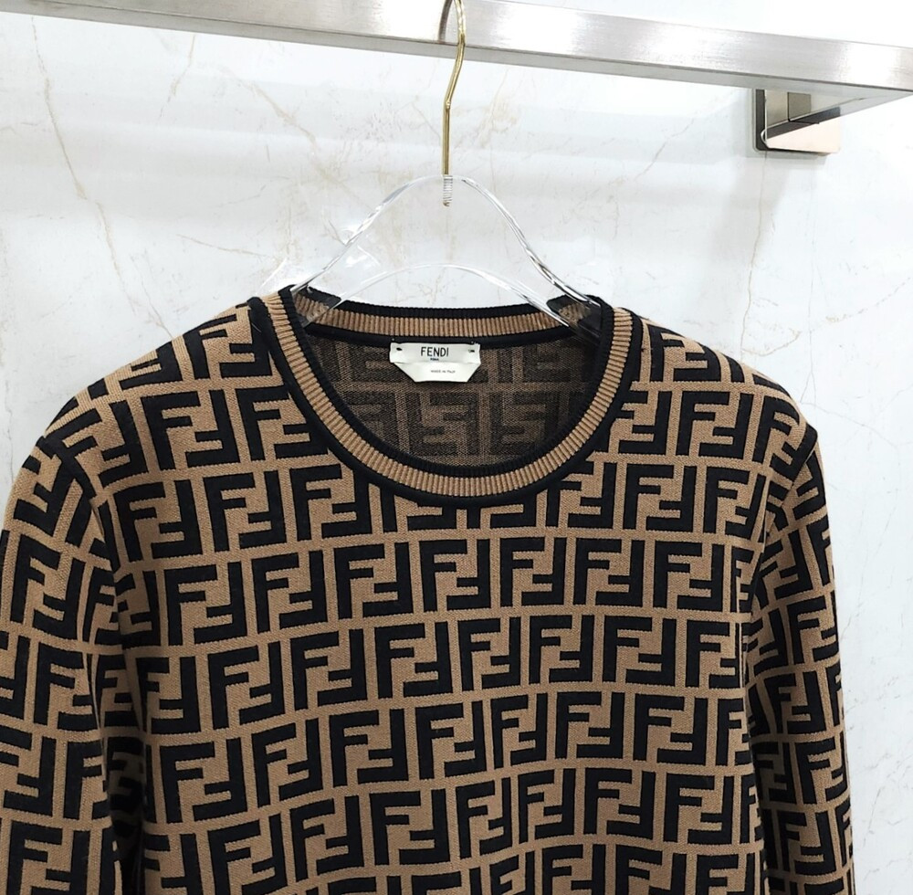 [럭스유] 44 / 펜디 FF 모티프 비스코스 니트 FZY703