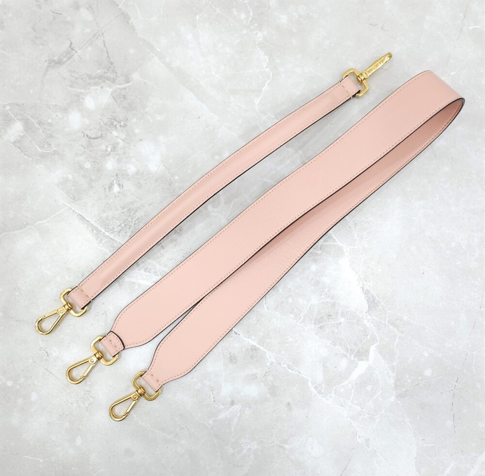 [럭스유] 펜디 아이코닉 핑크 레더 바게트 숄더백 8BR600