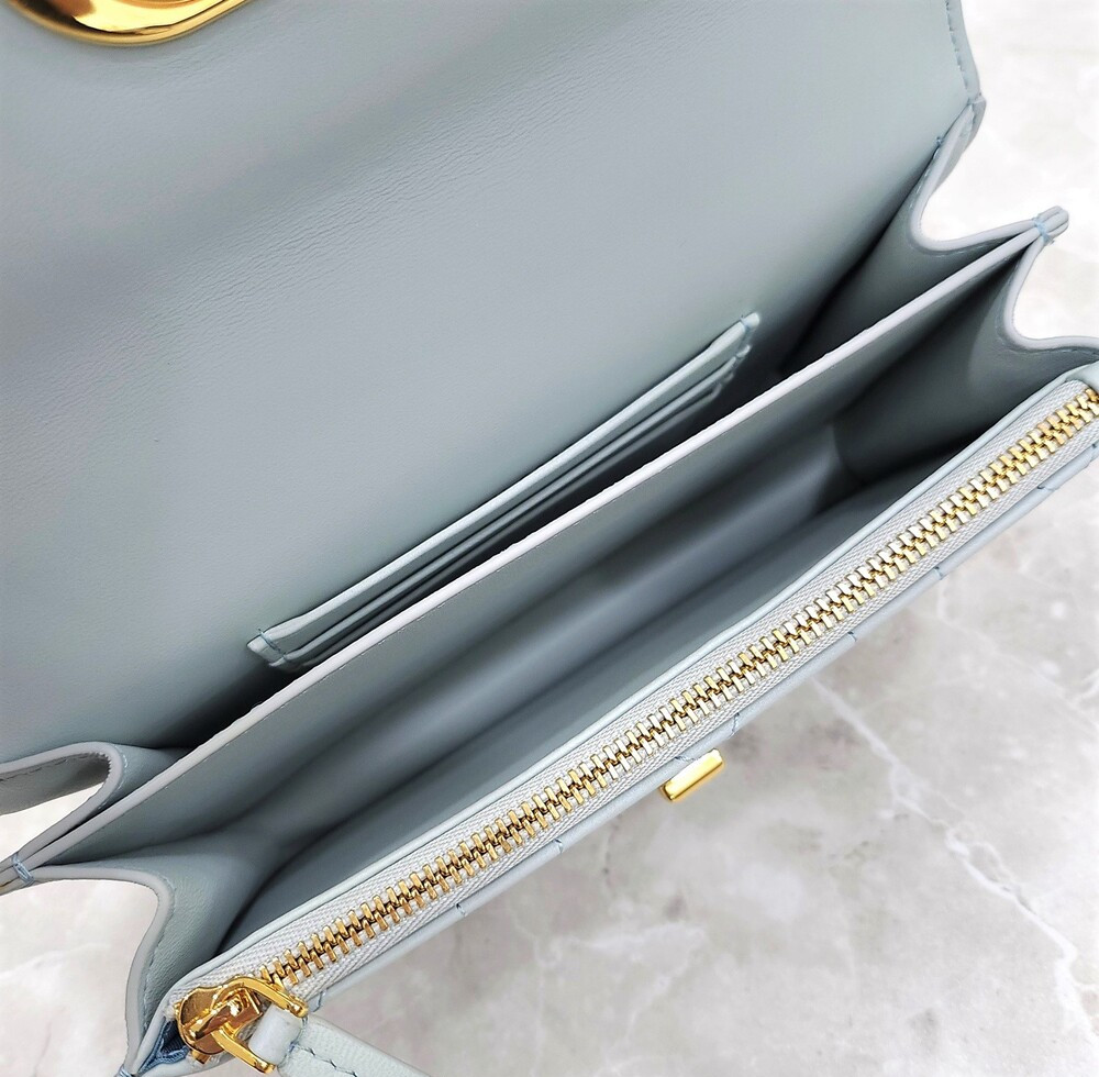 [럭스유] 디올 미스 카로 미니 체인백 플라시드 블루 S5169UDAX