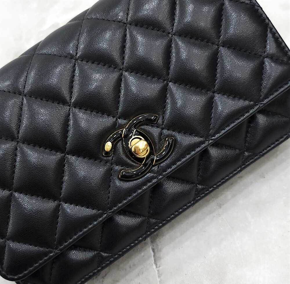 [럭스유] 샤넬 월렛 온 체인 WOC 미니 크로스백 램스킨 AP3938