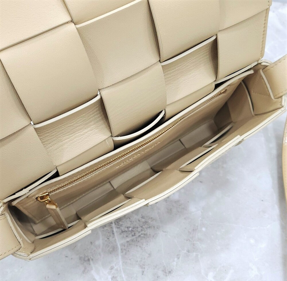 [럭스유] 보테가베네타 카세트 인트레치아토 크로스백 578004