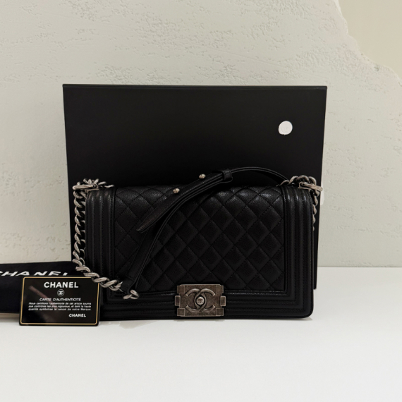 샤넬 보이백 캐비어 미듐 은장 체인숄더백 27번대 A67086