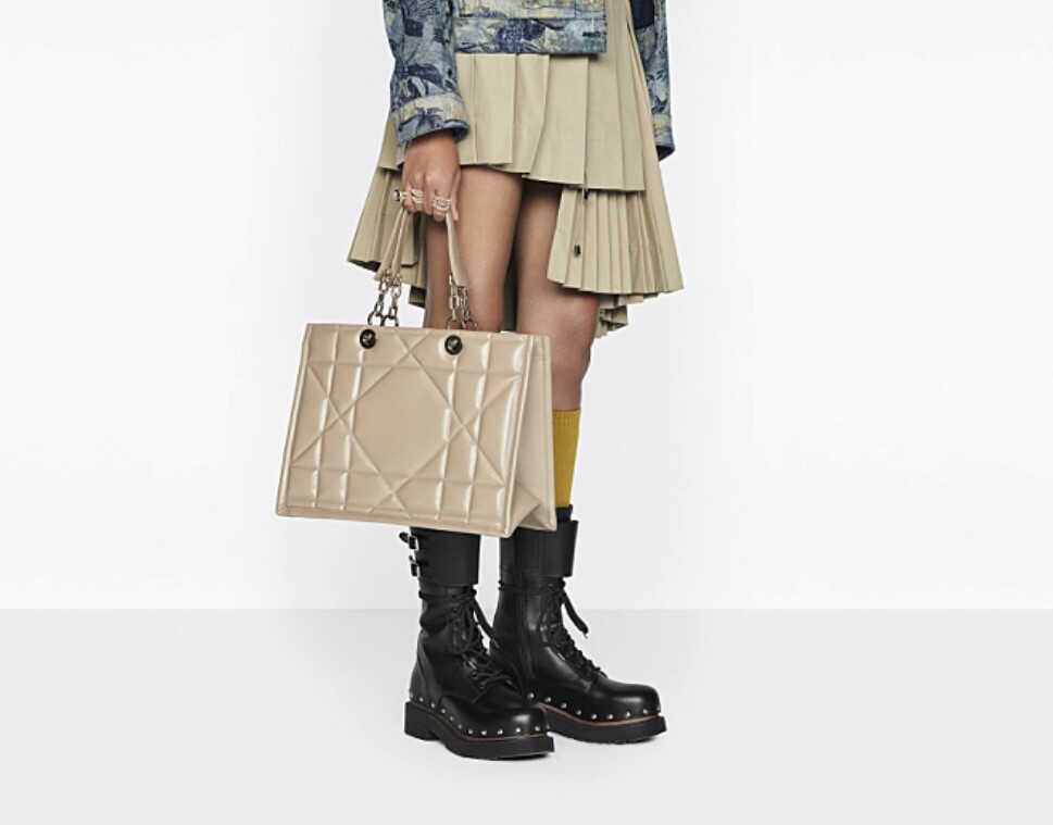 [럭스유] (새상품) 디올 레더 에센셜 토트백 M8721OZVJ