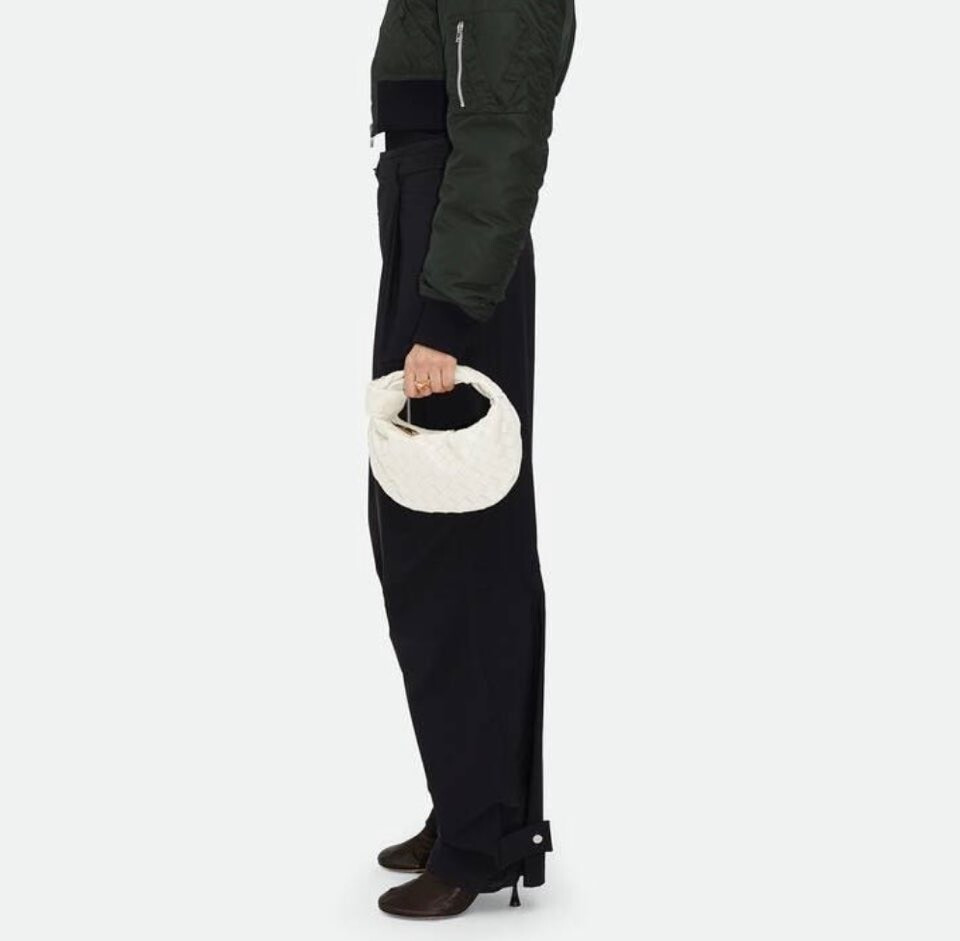 [럭스유] 보테가베네타 화이트 인트레치아토 미니 조디 호보백 651876