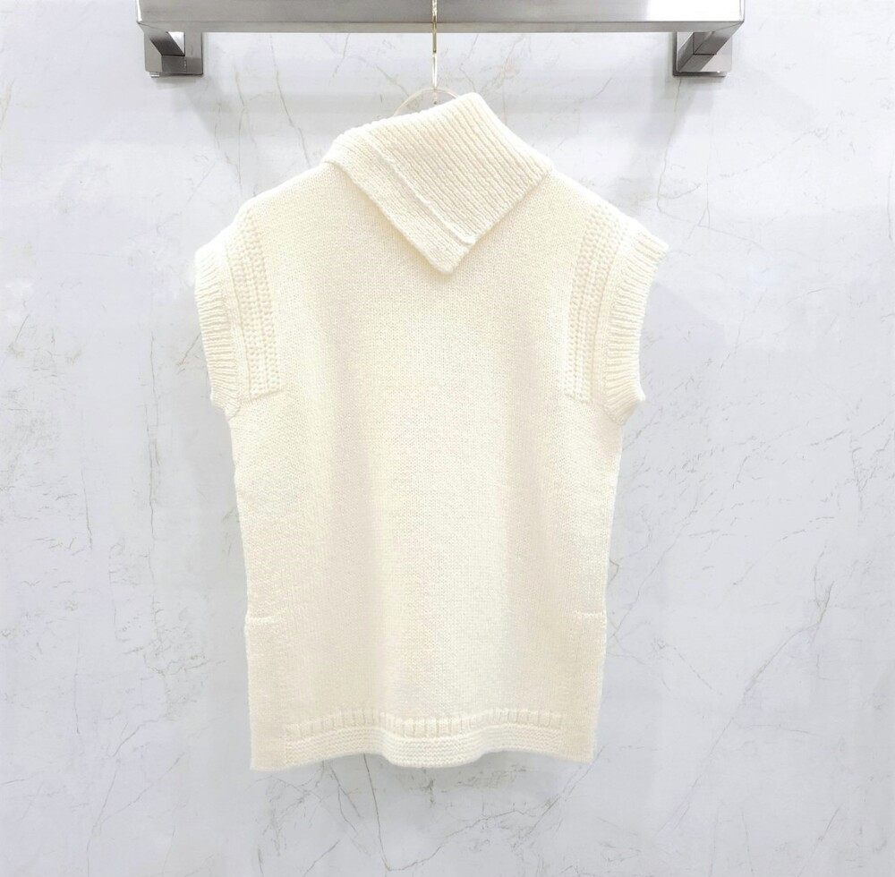 [럭스유] (새상품) 34 / 디올 스탠드 칼라 슬리브리스 스웨터 에크루 444S25AM312