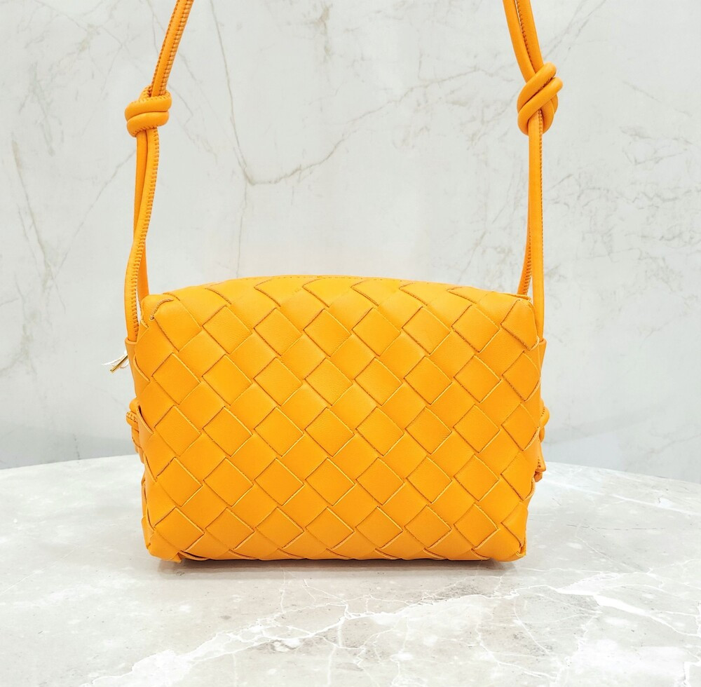 [럭스유] 보테가베네타 스몰 루프 카메라백