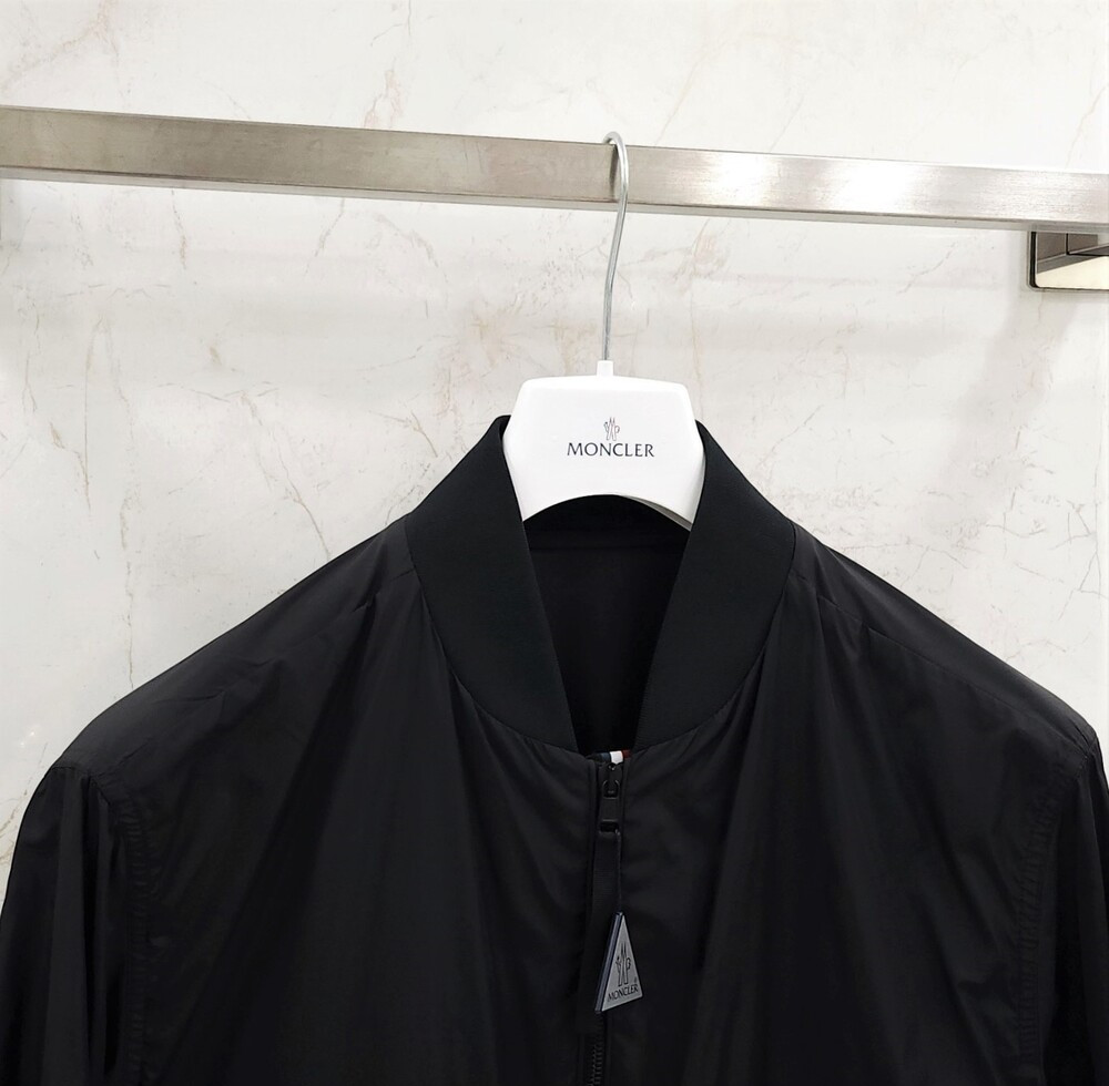 [럭스유] 3 / 몽클레어 IWAO 포켓 삼선 바람막이 자켓 블랙