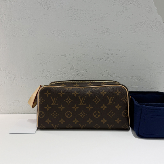 루이비통 모노그램 돕 키트 토일렛 파우치백 내장칩 M44494