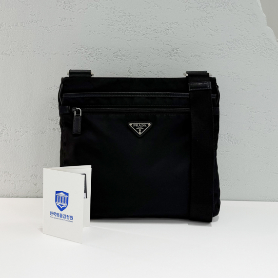 프라다 나일론 삼각로고 크로스백 2VH251
