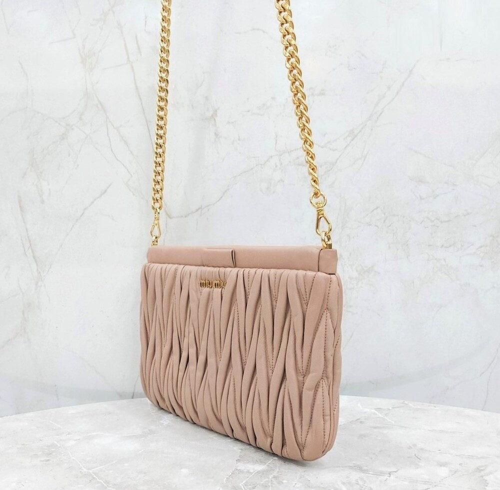 [럭스유] 미우미우 마테라쎄 금장 나파 클러치 체인 크로스백