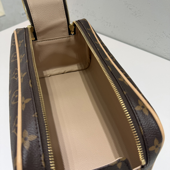 루이비통 모노그램 돕 키트 토일렛 파우치백 내장칩 M44494