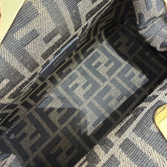 펜디 퍼스트 금장 스몰 숄더백 8BP129