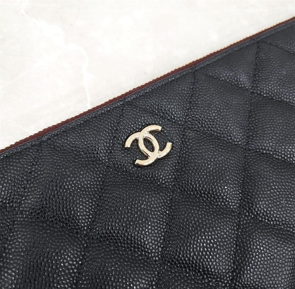 [럭스유] 샤넬 클래식 캐비어 클러치 라지 금장 A82552