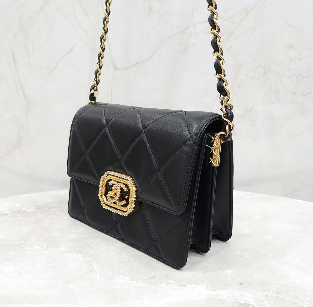 [럭스유] (새상품) 샤넬 미니 플랩백 카프스킨 스트라스 골드메탈 내장칩