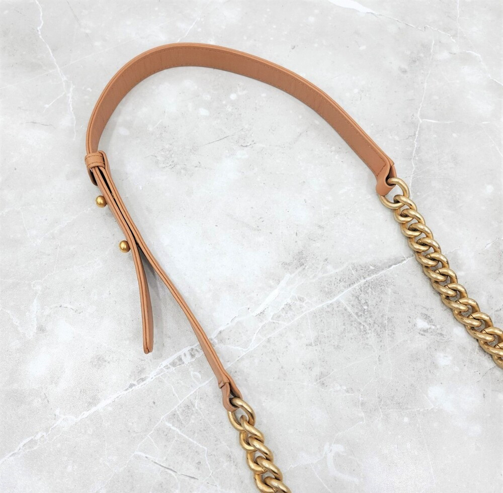 [럭스유] 샤넬 쉐브론 보이 미디움 플랩백 금장 28번대 A67086