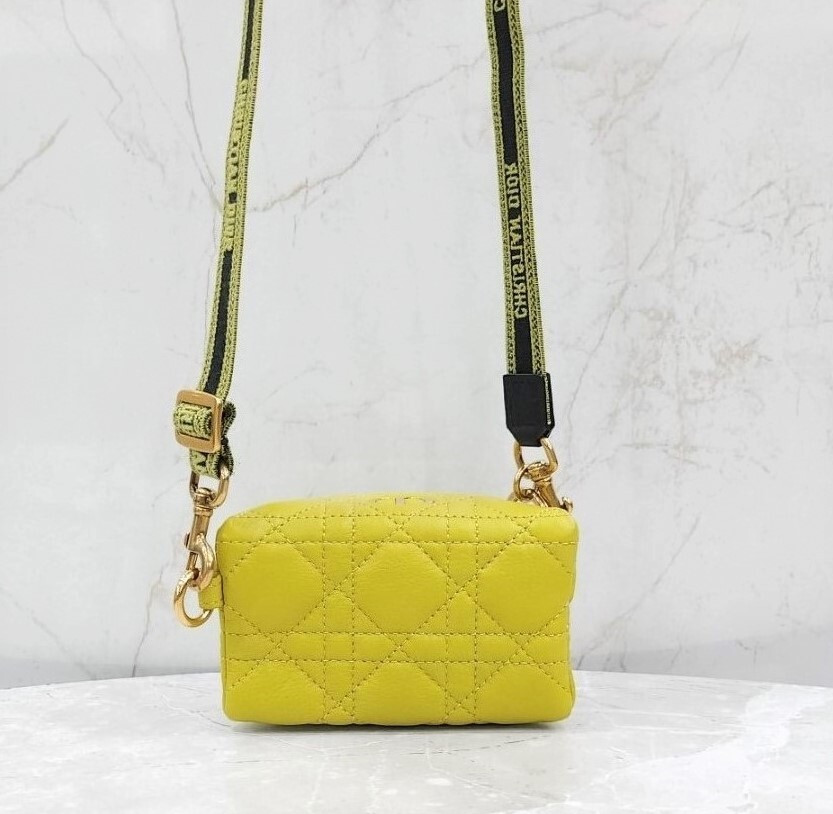 [럭스유] (새상품) 디올 카로 디테처블 하프문 파우치 크로스백