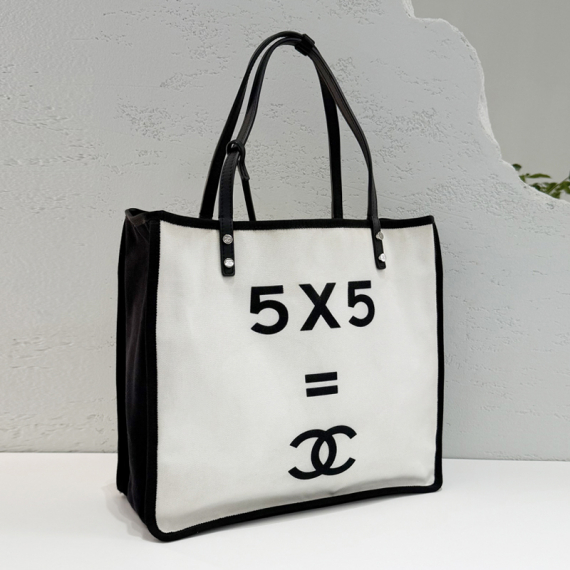 샤넬 CC로고 캔버스 화이트 블랙 토트백 20번대 A92884