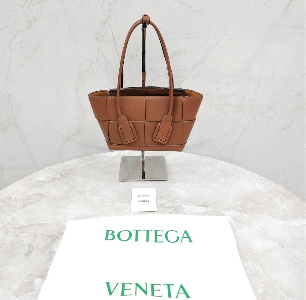 [럭스유] 보테가베네타 미니 아르코 레더 토트백 575943