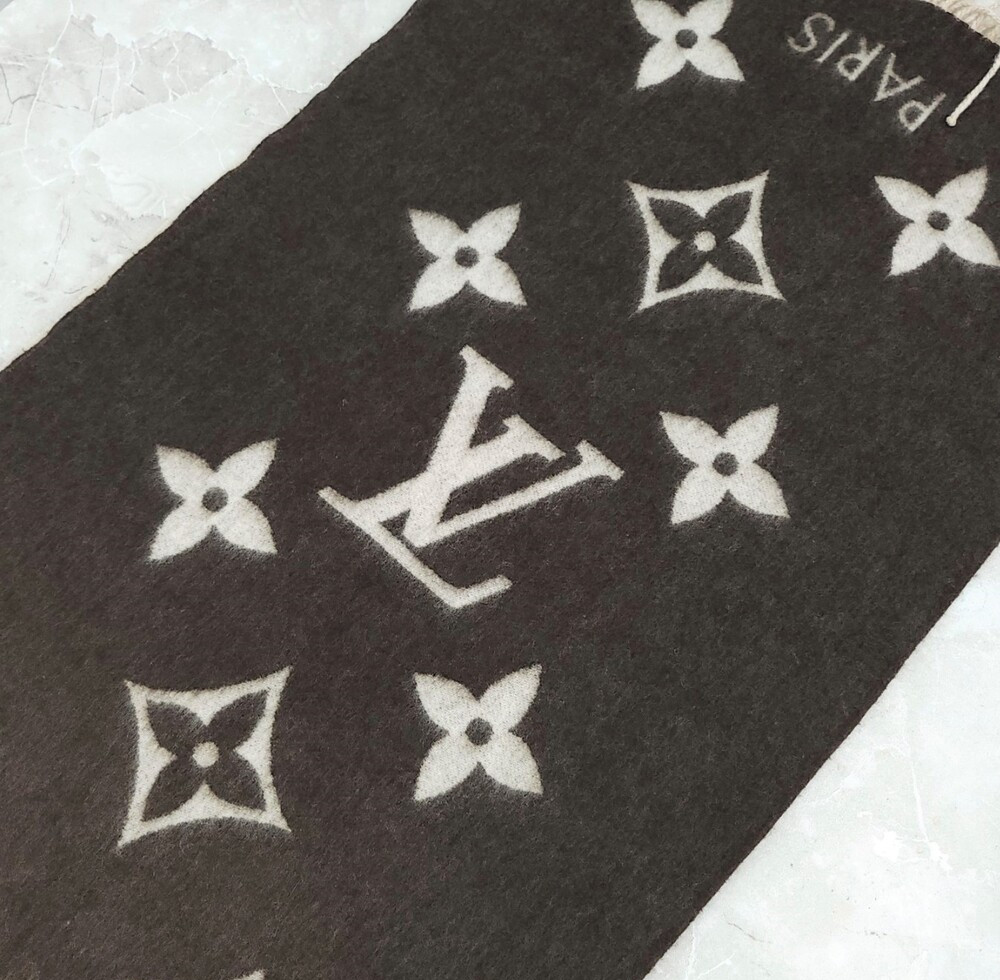 [럭스유] 루이비통 레이캬비크 모노그램 캐시미어 머플러 A73675