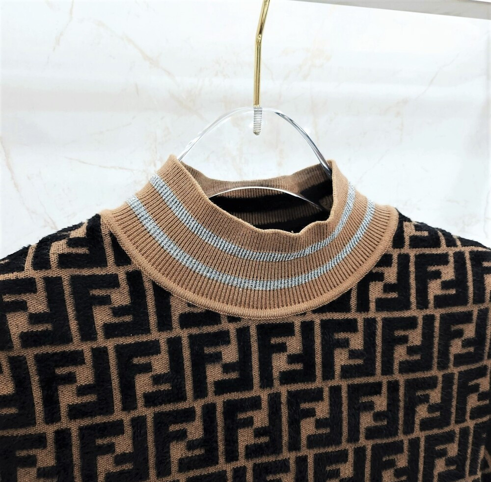 [럭스유] 36 / 펜디 FF 로고 벨벳 반팔 니트