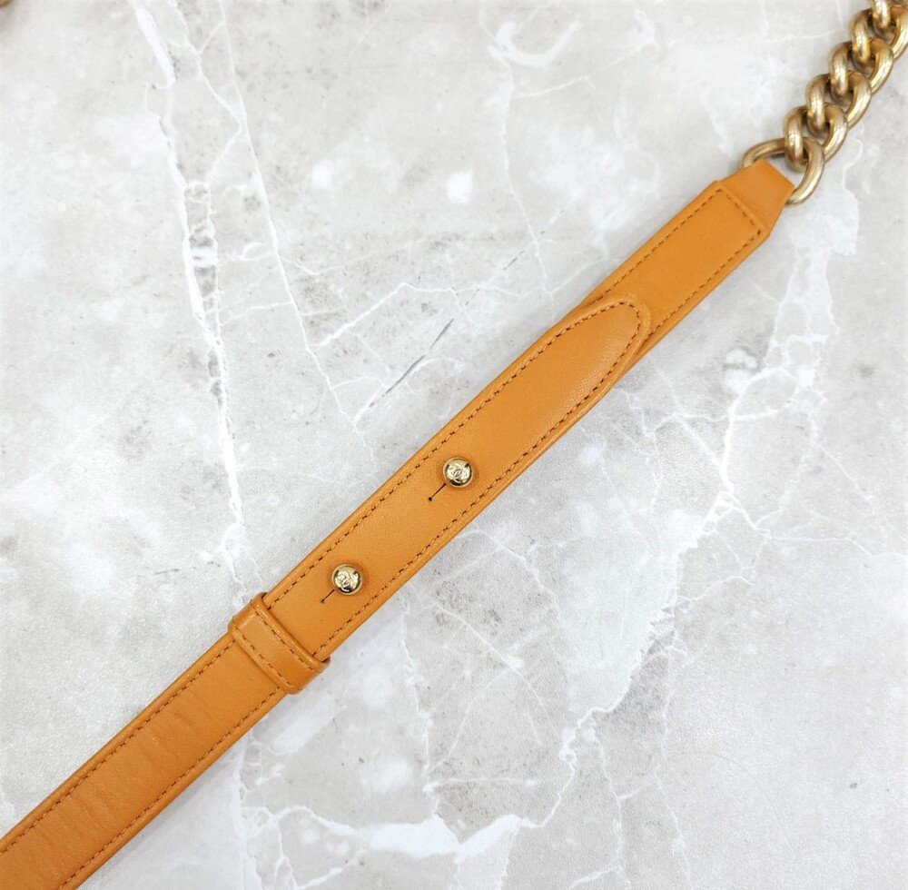 [럭스유] 샤넬 보이백 플랩백 미듐 램스킨 금장 23번대 A67086