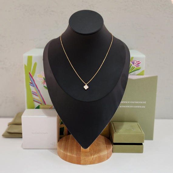 반클리프앤아펠 스위트 알함브라 팬던트 목걸이 25년 VCARF69100