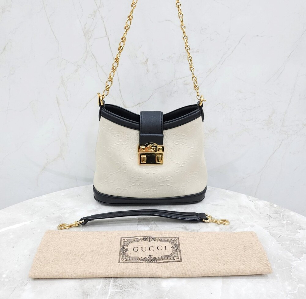 [럭스유] 구찌 GG 엠보스 스몰 레더 버킷 숄더백 675788