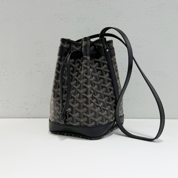 고야드 쁘띠플로 PM 블랙 버킷백 AMAFLOTPM01