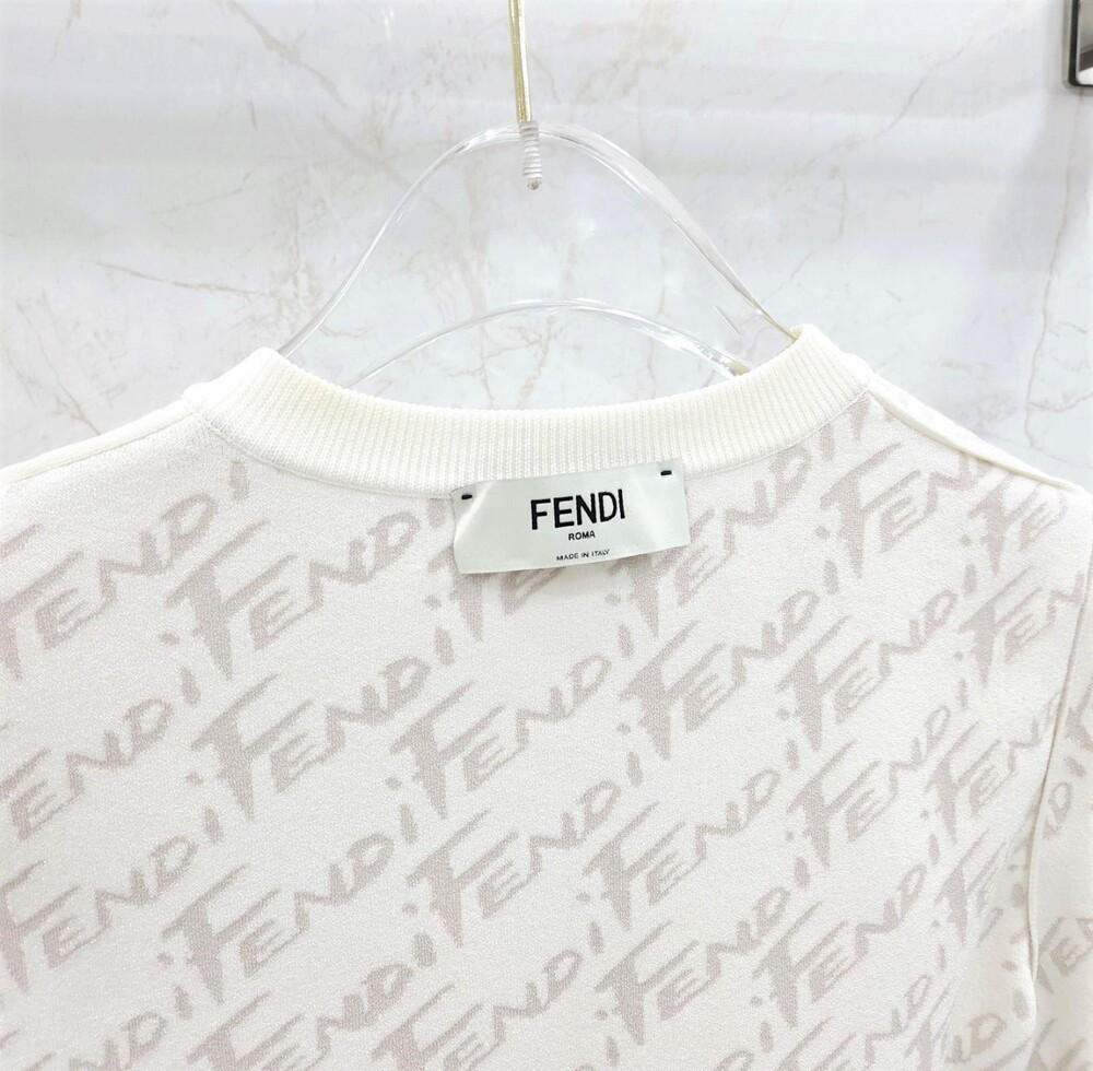 [럭스유] 34 / 펜디 화이트 비스코스 리버서블 니트