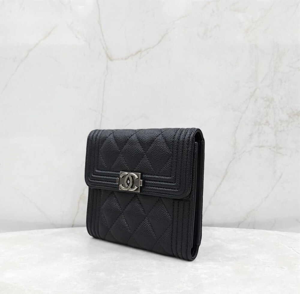 [럭스유] 샤넬 블랙 캐비어 보이 반지갑 은장 내장칩 A80734