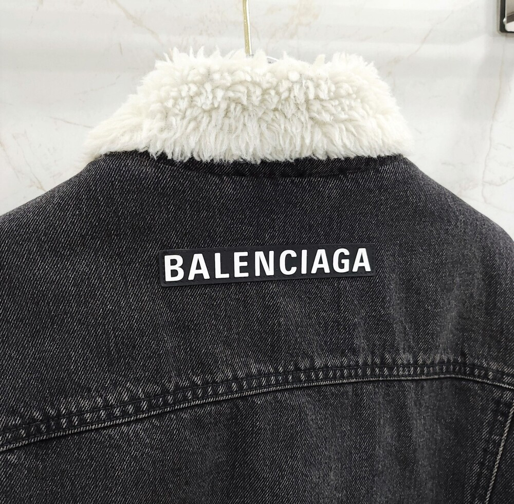 [럭스유] 38 / 발렌시아가 양털 데님 로고 흑청 자켓