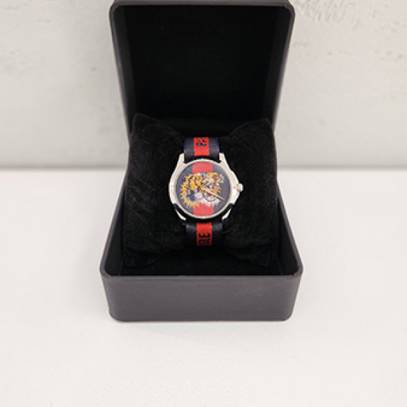 구찌 타이거 나토 밴드 38MM 시계 YA126495