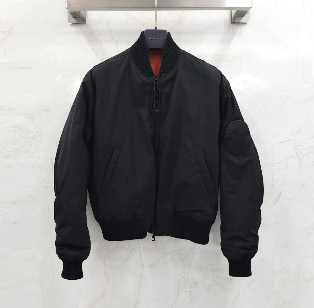 [럭스유] 48 / 루이비통 LV 모노그램 리버서블 보머 자켓