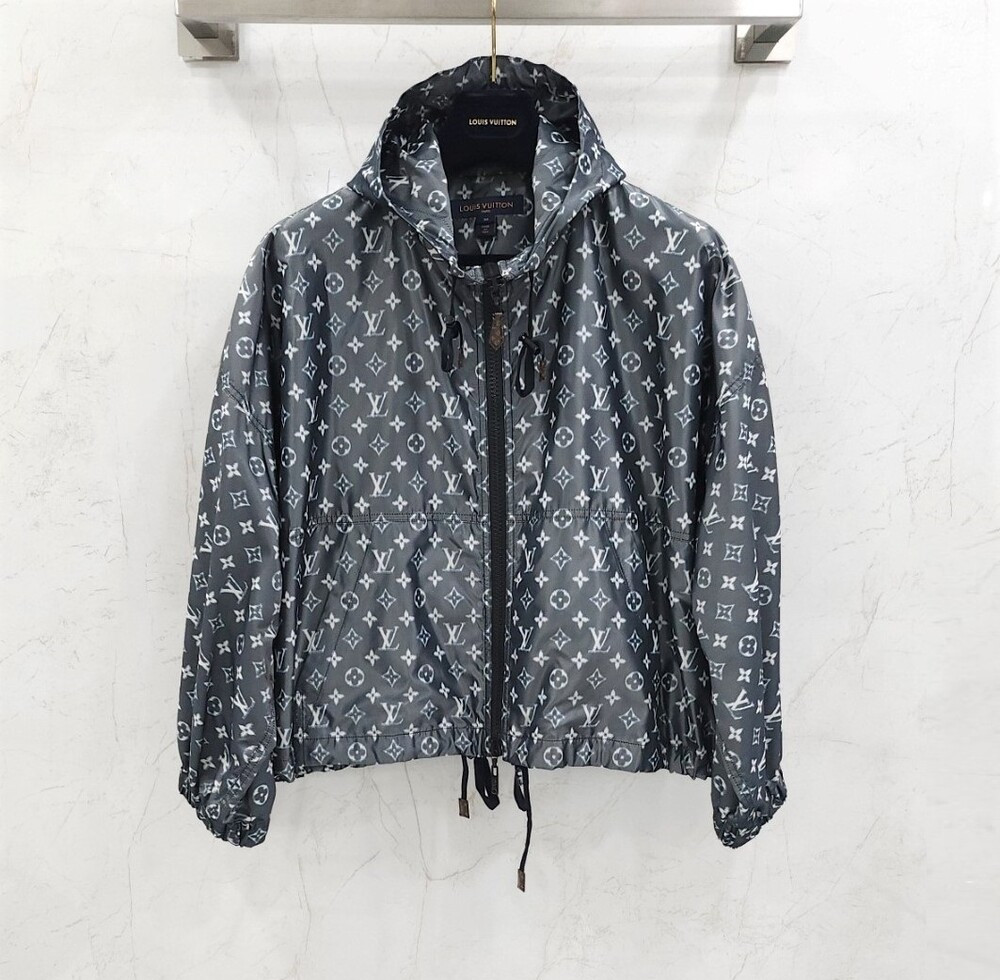 [럭스유] 38 / 루이비통 모노그램 윈드브레이커 자켓 1A6193