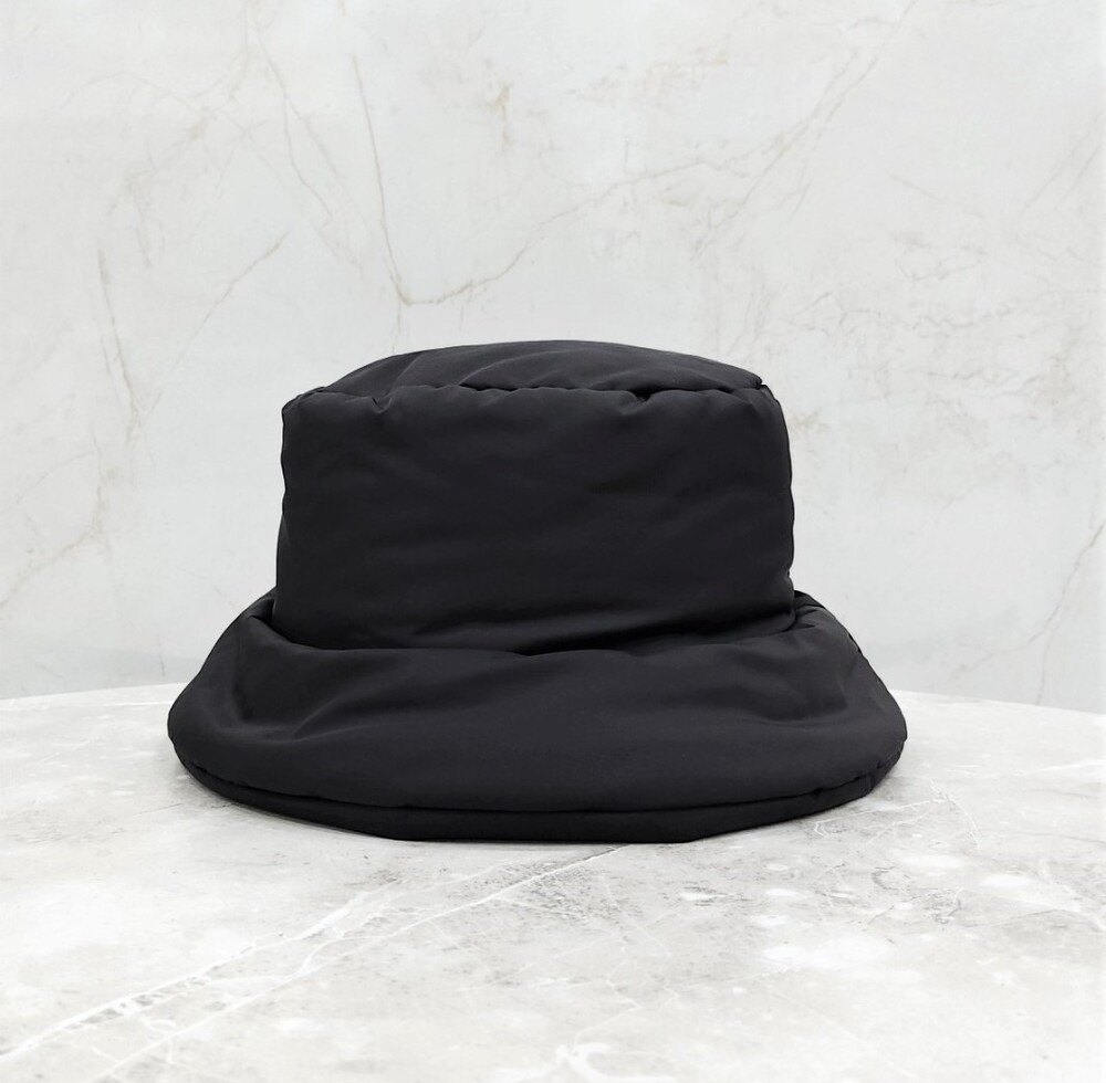 [럭스유] (새상품) 프라다 삼각로고 패딩 버킷햇 M 2HC248