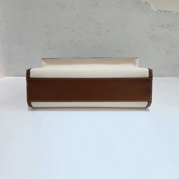 버버리 투톤 포켓 라지 토트백 8031745