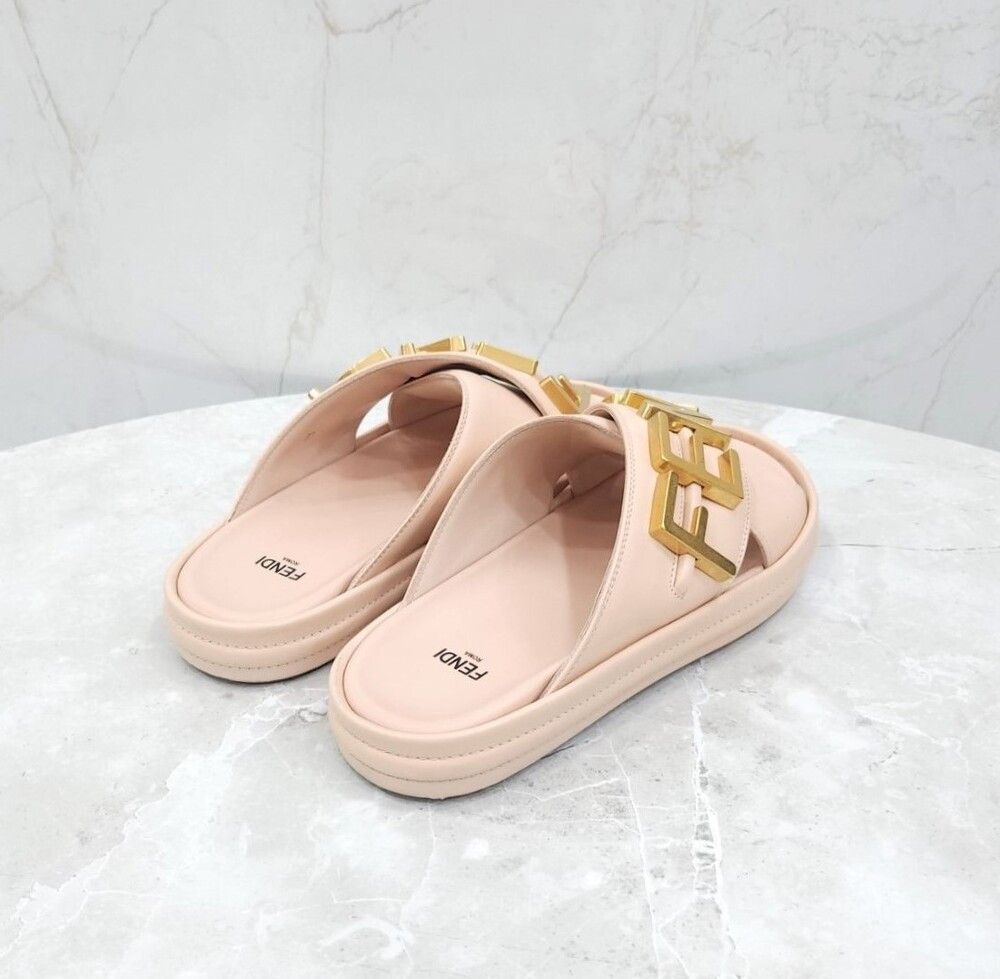 [럭스유] 37 / 펜디 그라피 메탈로고 슬라이드 샌들 8X8289