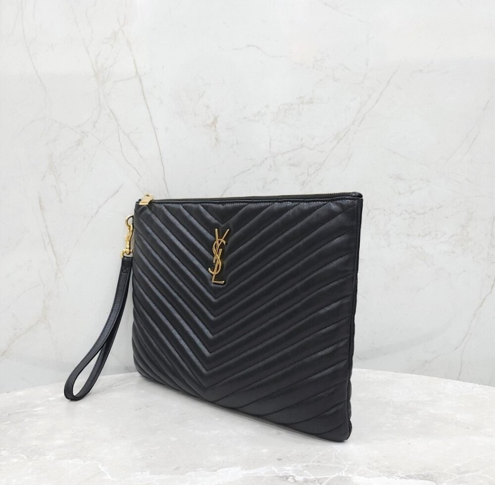 [럭스유] 생로랑 모노그램 퀄팅 마틀라세 스트랩 클러치백 559193