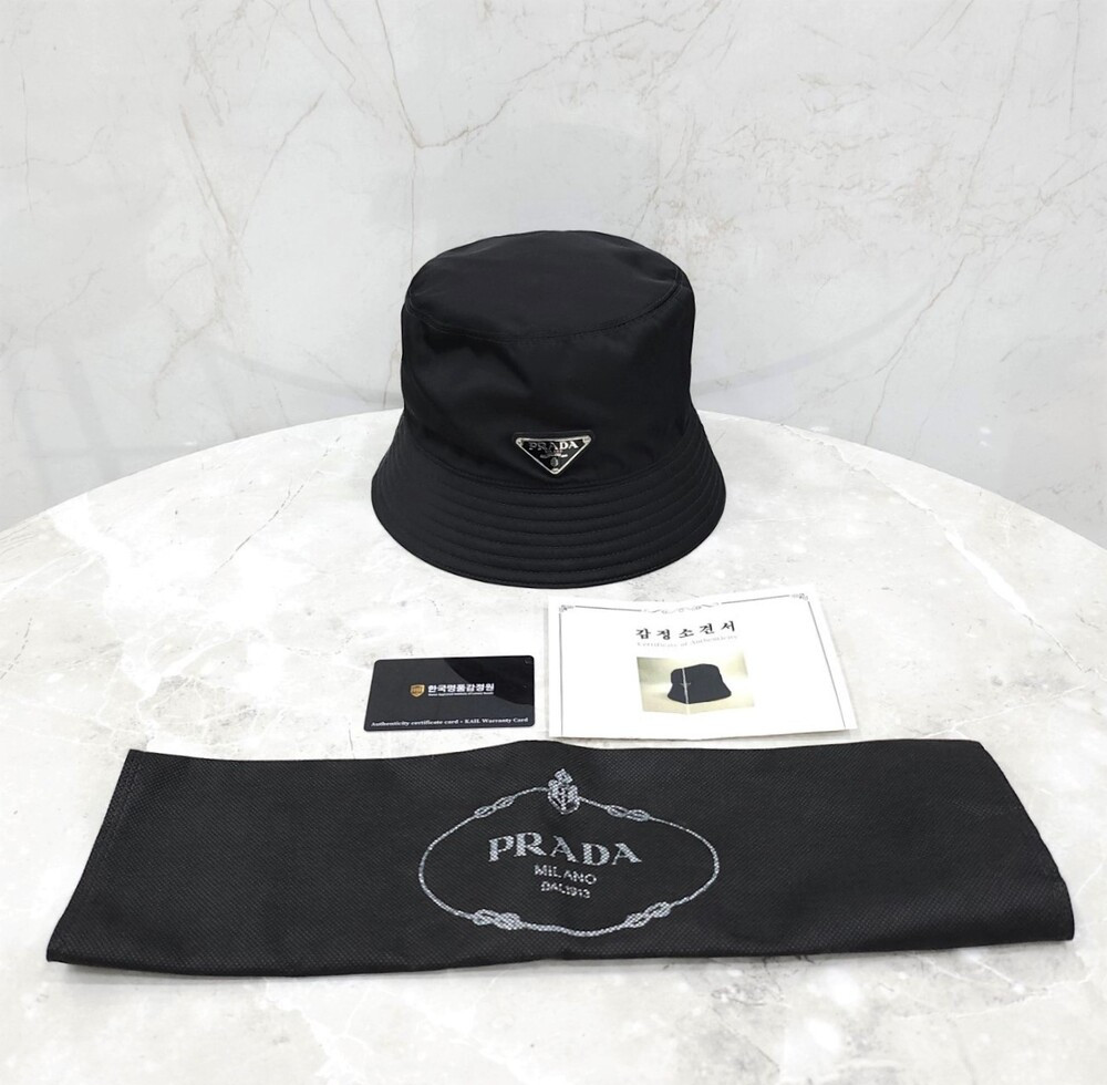[럭스유] 프라다 삼각로고 리나일론 버킷햇 M