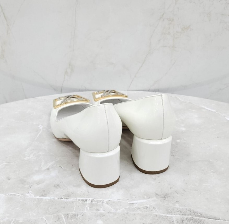 [럭스유] 36 / 루이비통 LV 로고 마들렌 펌프스 힐